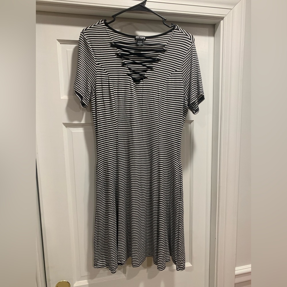Hot Topic Dress Size Medium